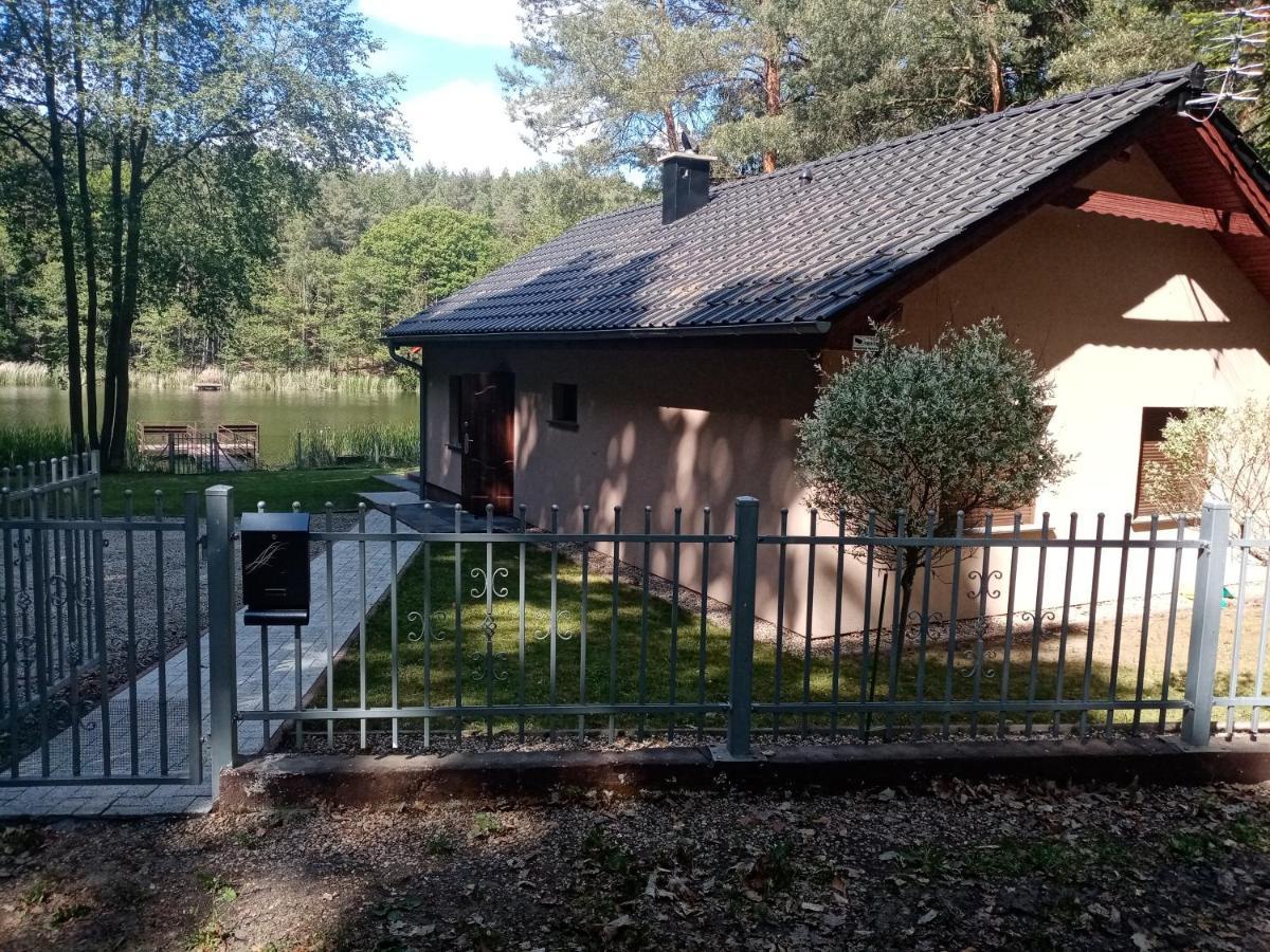 Urokliwy Domek Nad Brzegiem Jeziora Lubiatów Eksteriør billede