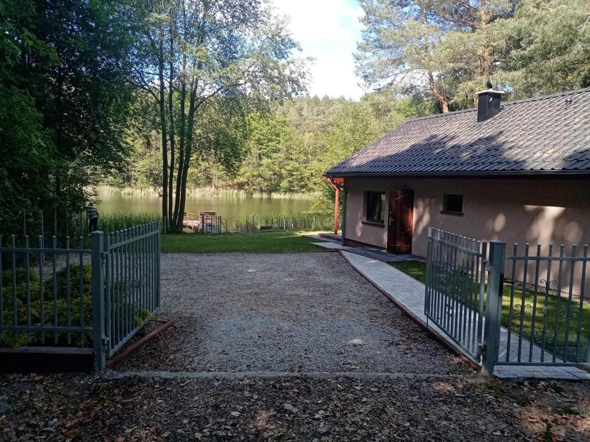 Urokliwy Domek Nad Brzegiem Jeziora Lubiatów Eksteriør billede