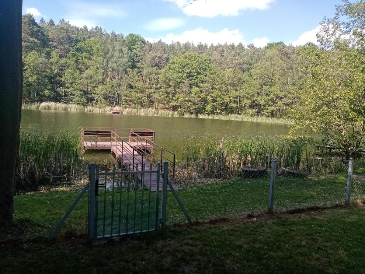 Urokliwy Domek Nad Brzegiem Jeziora Lubiatów Eksteriør billede
